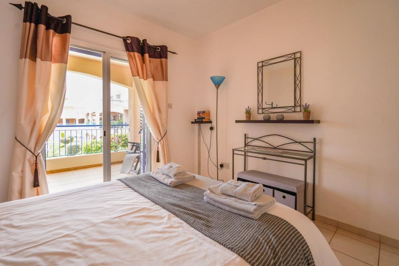 Appartement Resitour - Regina Gardens à Paphos Extérieur photo