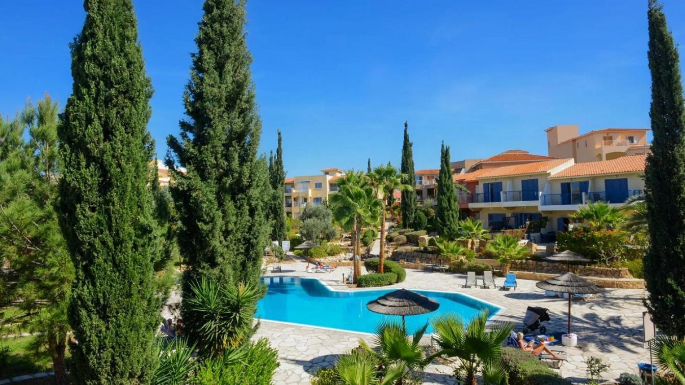 Appartement Resitour - Regina Gardens à Paphos Extérieur photo