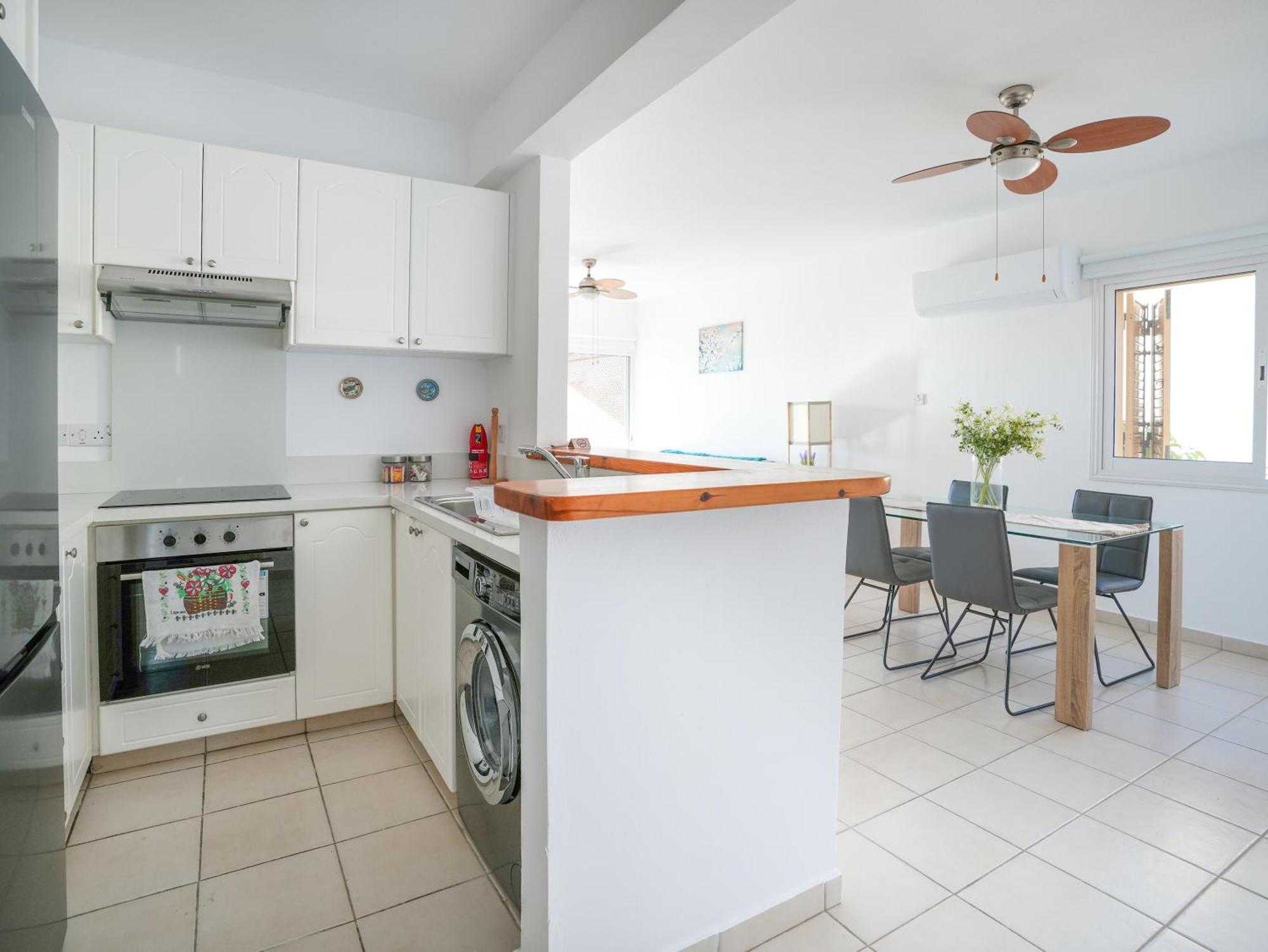 Appartement Resitour - Regina Gardens à Paphos Extérieur photo